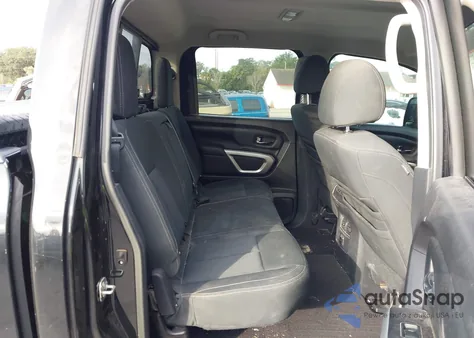 2017 Nissan Titan Xd Sv Diesel z USA, uszkodzony, nr VIN 1N6BA1F23HN510312